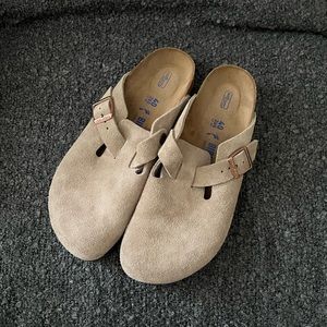 Birkenstock Boston in Taupe Suede